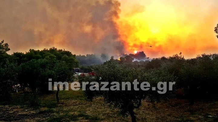 Εκκενώνεται το χωριό Αναφωνήτρια στη Ζάκυνθο – Η φωτιά έφτασε στα πρώτα σπίτια (βίντεο)